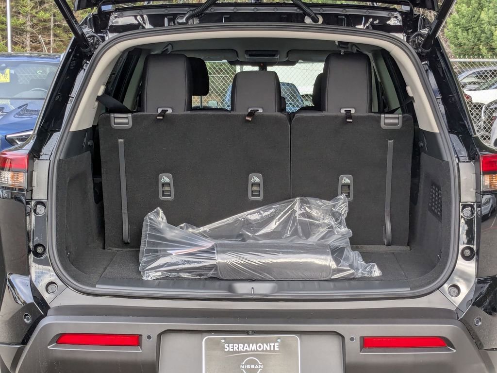 New 2025 Nissan Pathfinder SV image 28