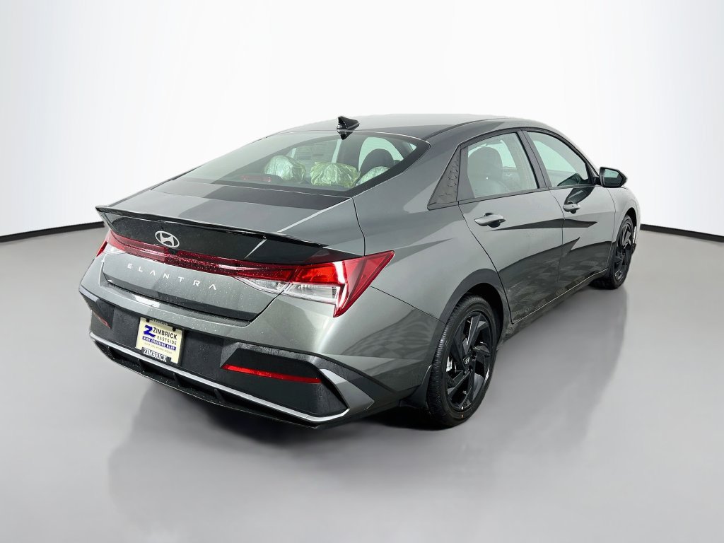New 2026 Hyundai Elantra SEL Sport FWD image 7