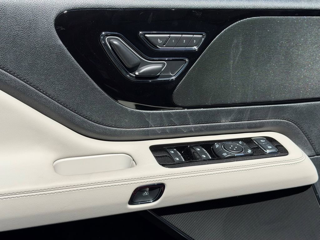 New 2026 Lincoln Aviator AWD image 10