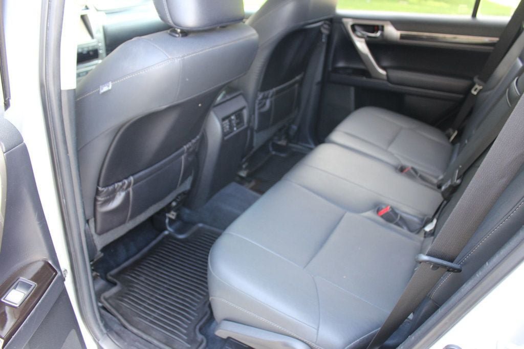 Used 2017 Lexus GX 460 AWD/4WD image 25