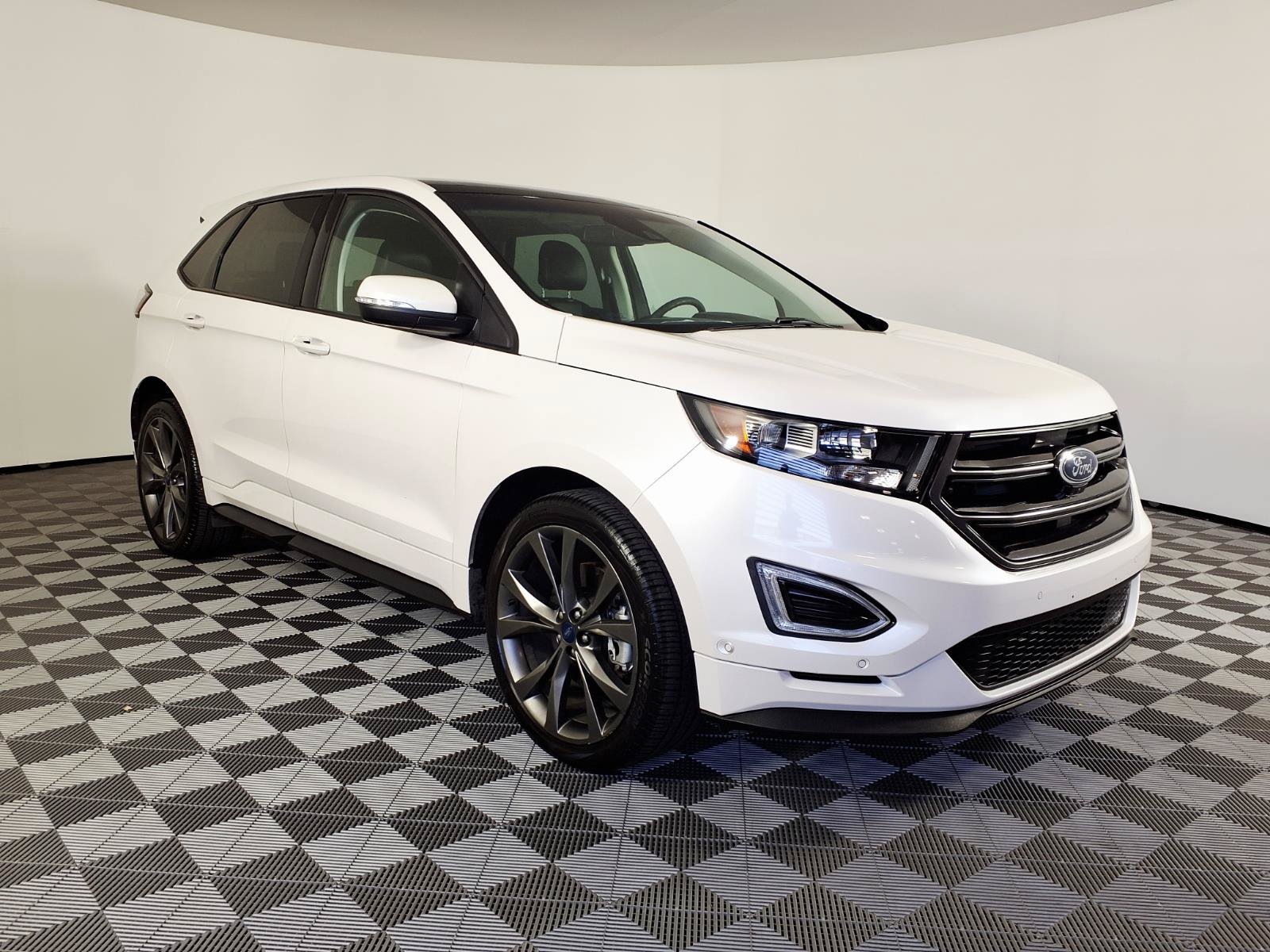 Used 2018 Ford Edge Sport w/ Equipment Group 401A AWD/4WD image 3