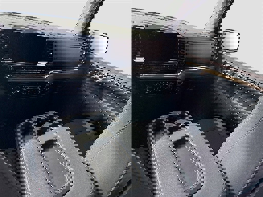 Used 2024 Chevrolet Silverado 1500 LT image 16