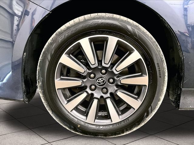 Used 2018 Toyota Sienna XLE w/ XLE Navigation Package AWD/4WD image 9