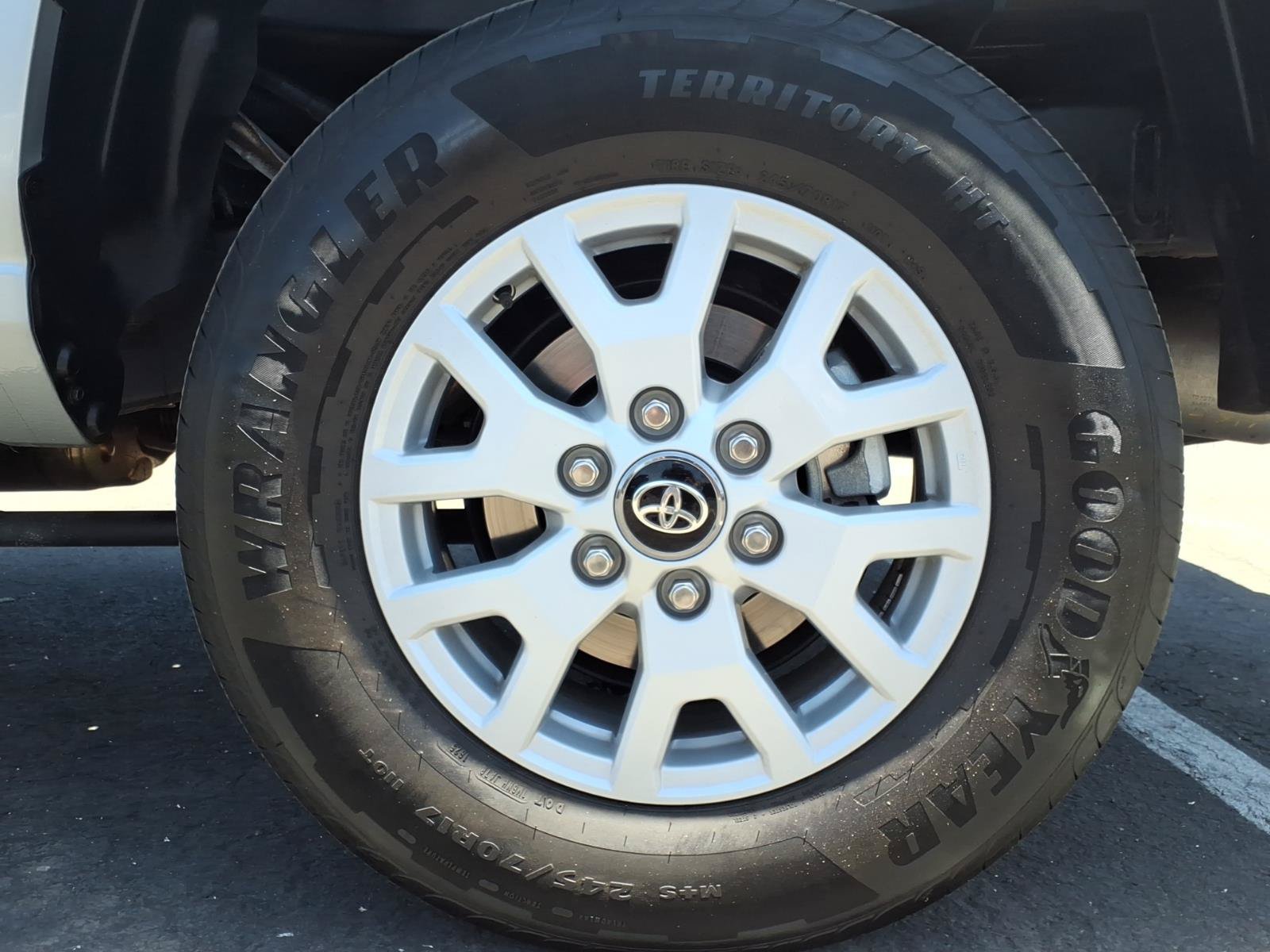 Certified 2025 Toyota Tacoma SR5 AWD/4WD image 9