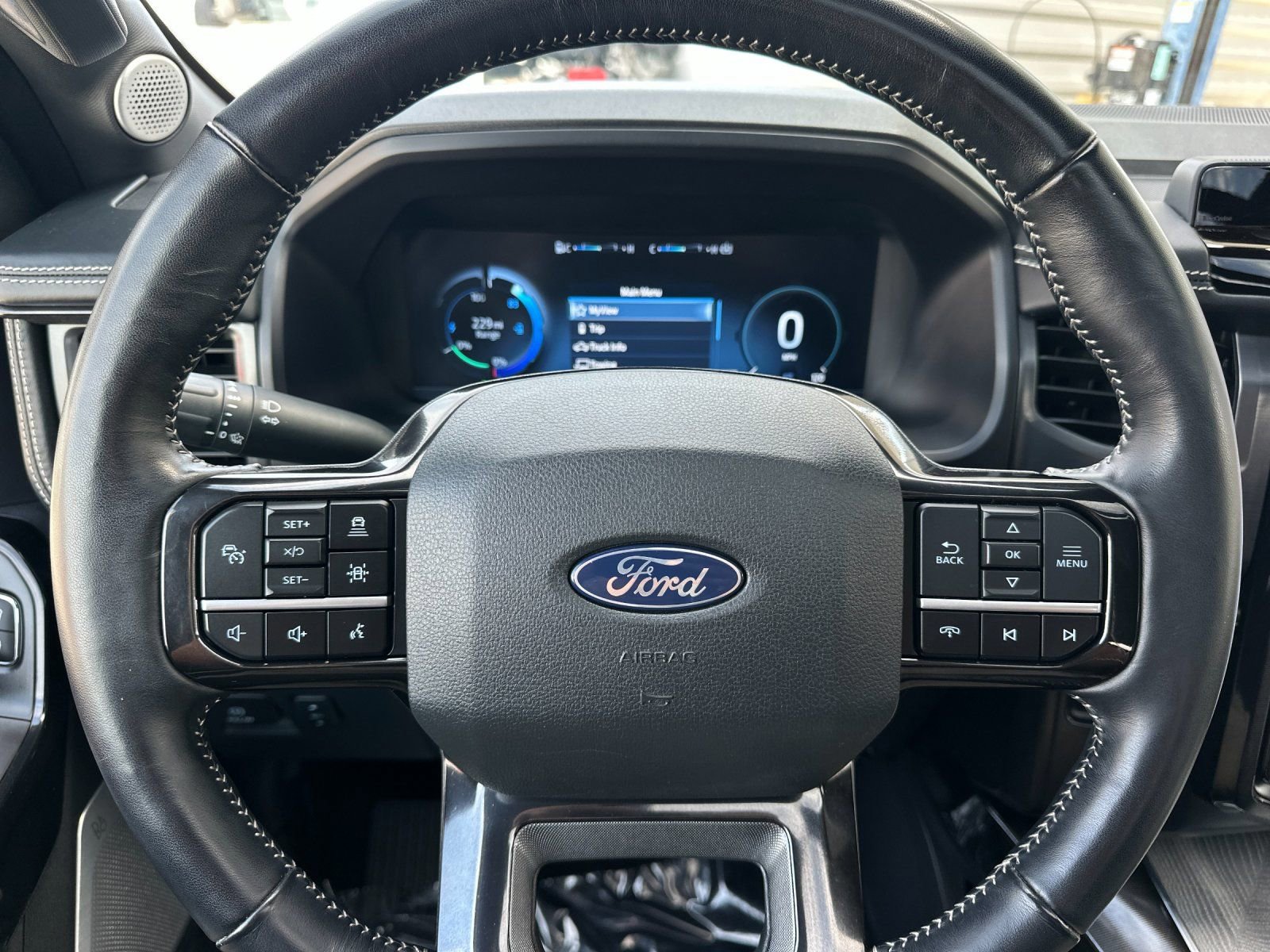 Used 2024 Ford F150 Lightning Platinum AWD/4WD image 28