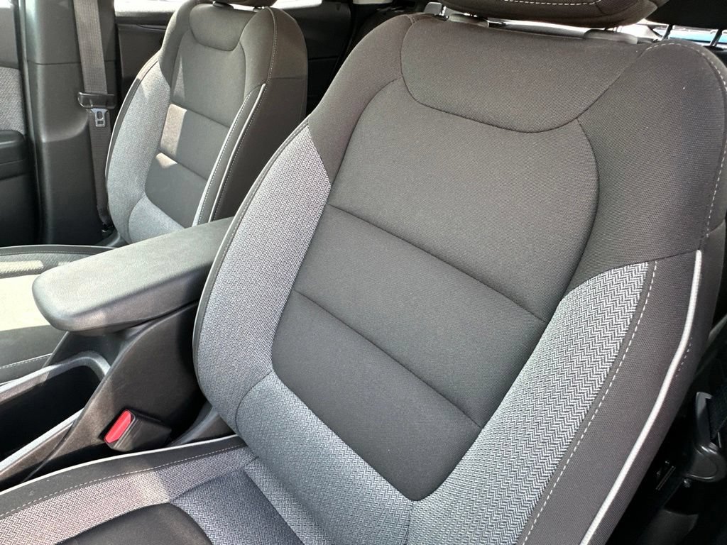 Used 2025 Chevrolet TrailBlazer LT AWD/4WD image 4
