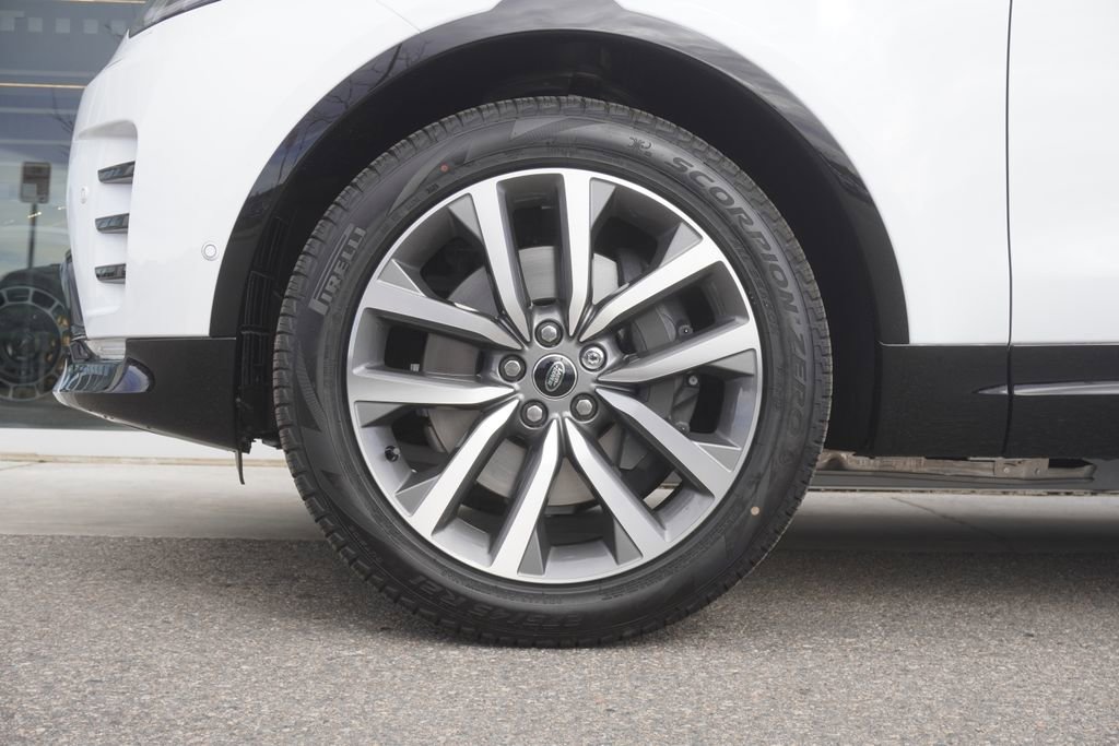 New 2026 Land Rover Discovery Limited Edition image 34