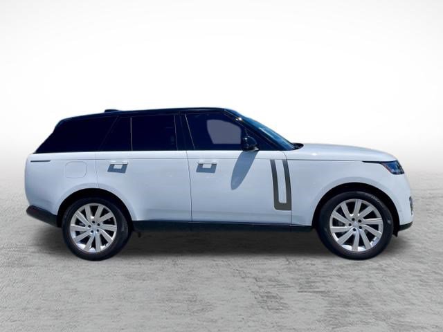 Used 2025 Land Rover Range Rover SE AWD/4WD image 4