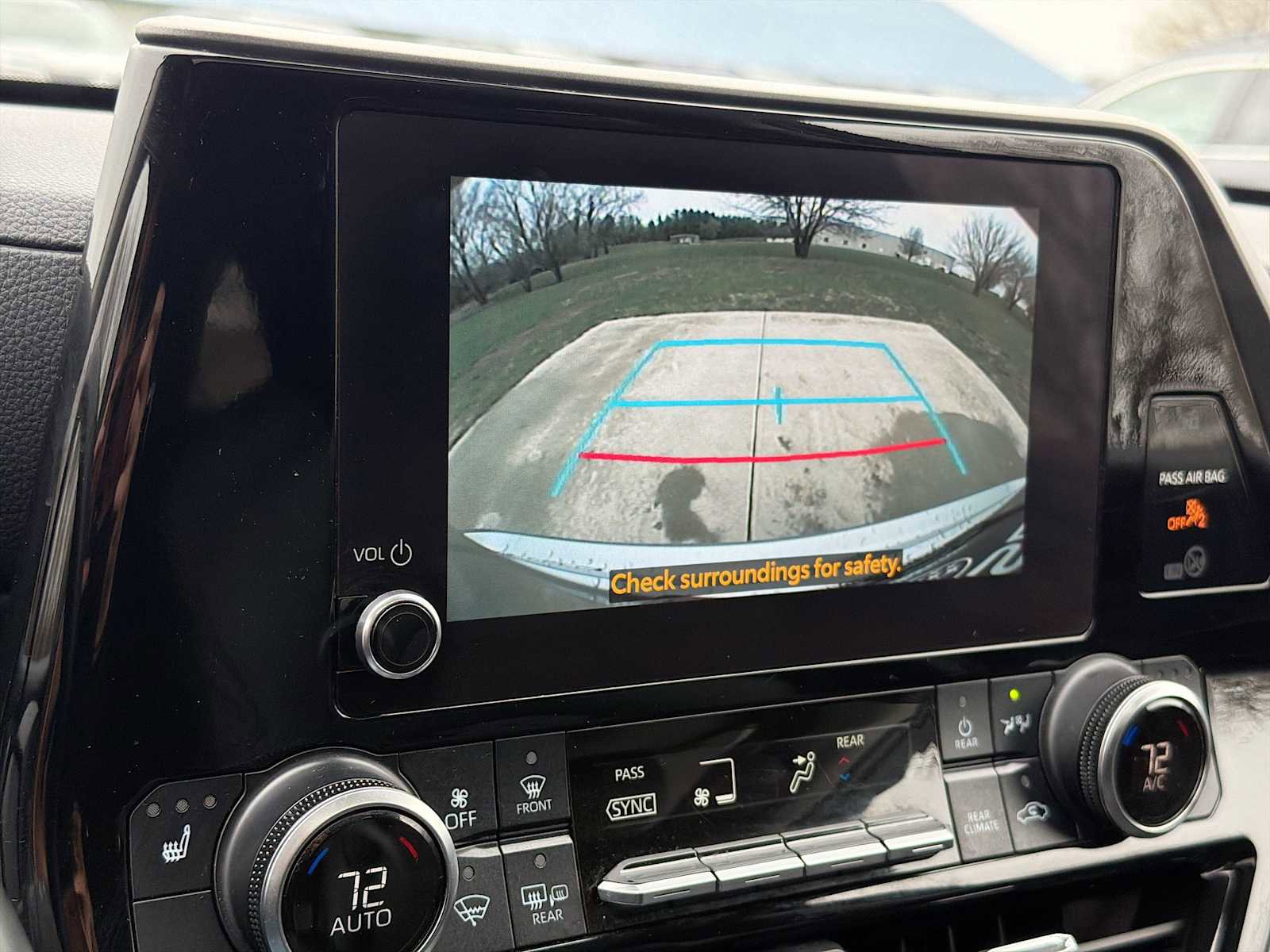 Used 2023 Toyota Highlander XLE FWD image 24
