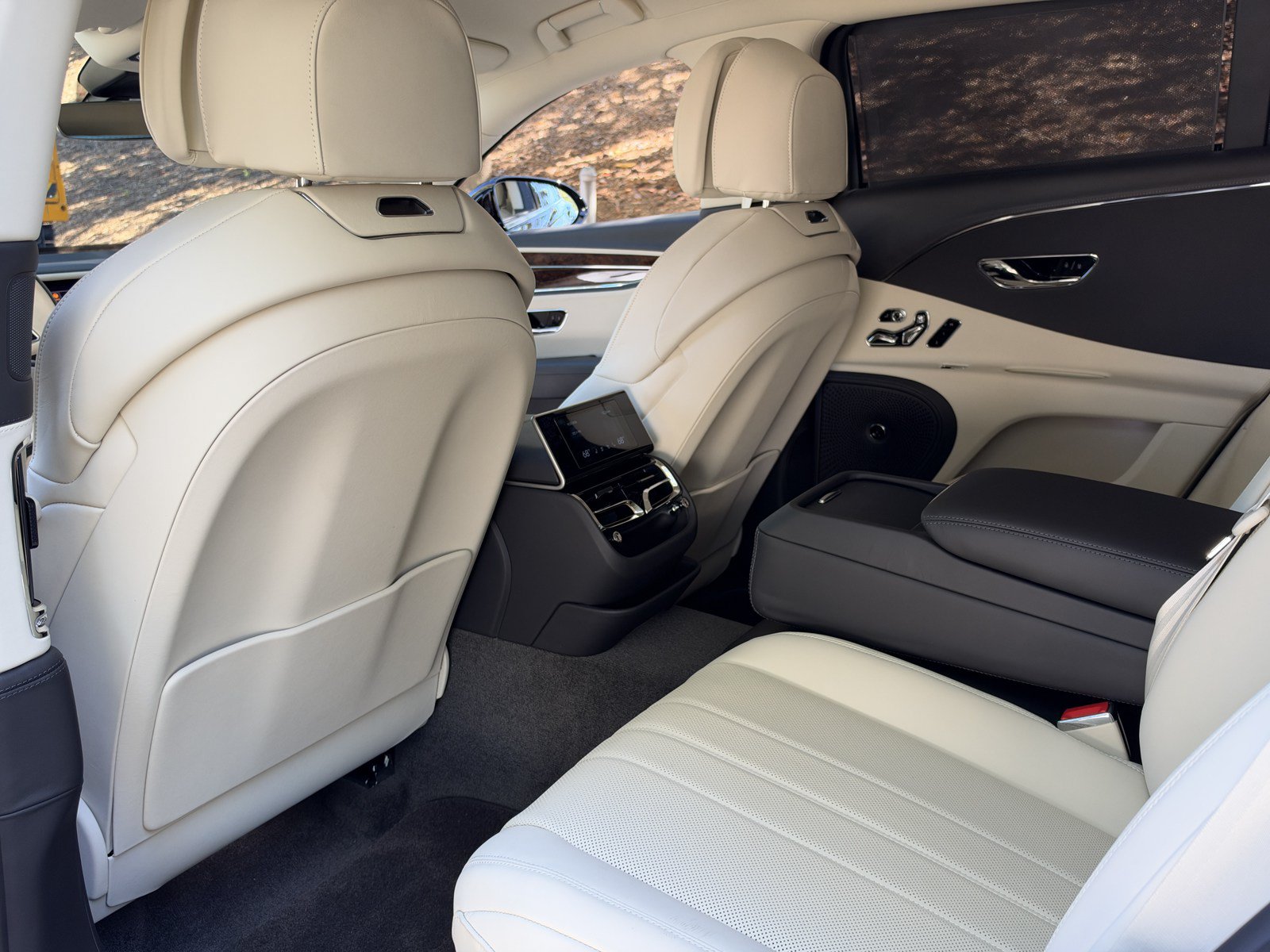 Certified 2023 Bentley Flying Spur V8 AWD/4WD image 34
