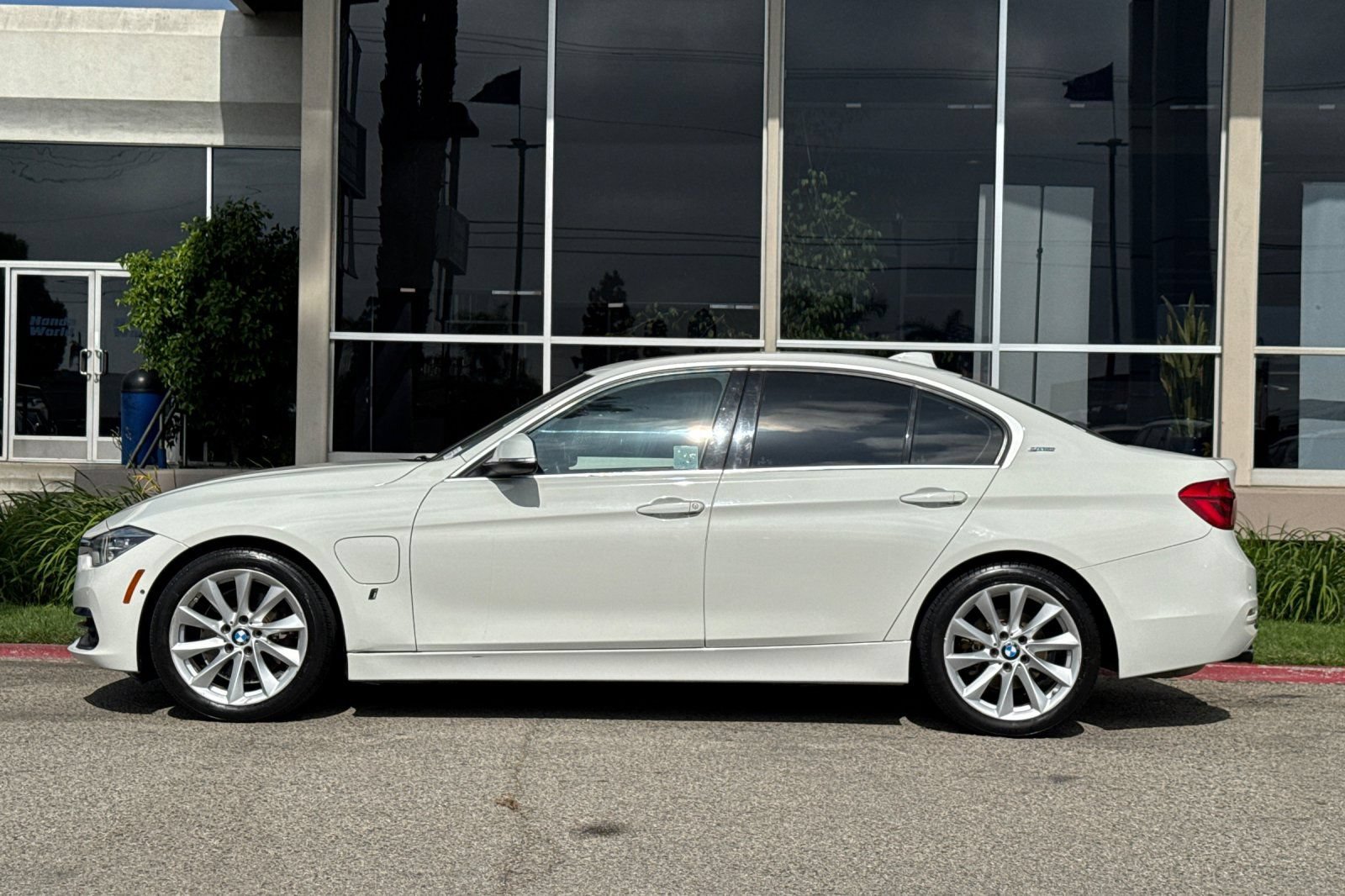 Used 2017 BMW 330e RWD image 7