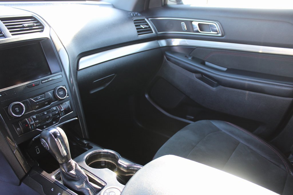 Used 2019 Ford Explorer XLT w/ Equipment Group 202A image 13