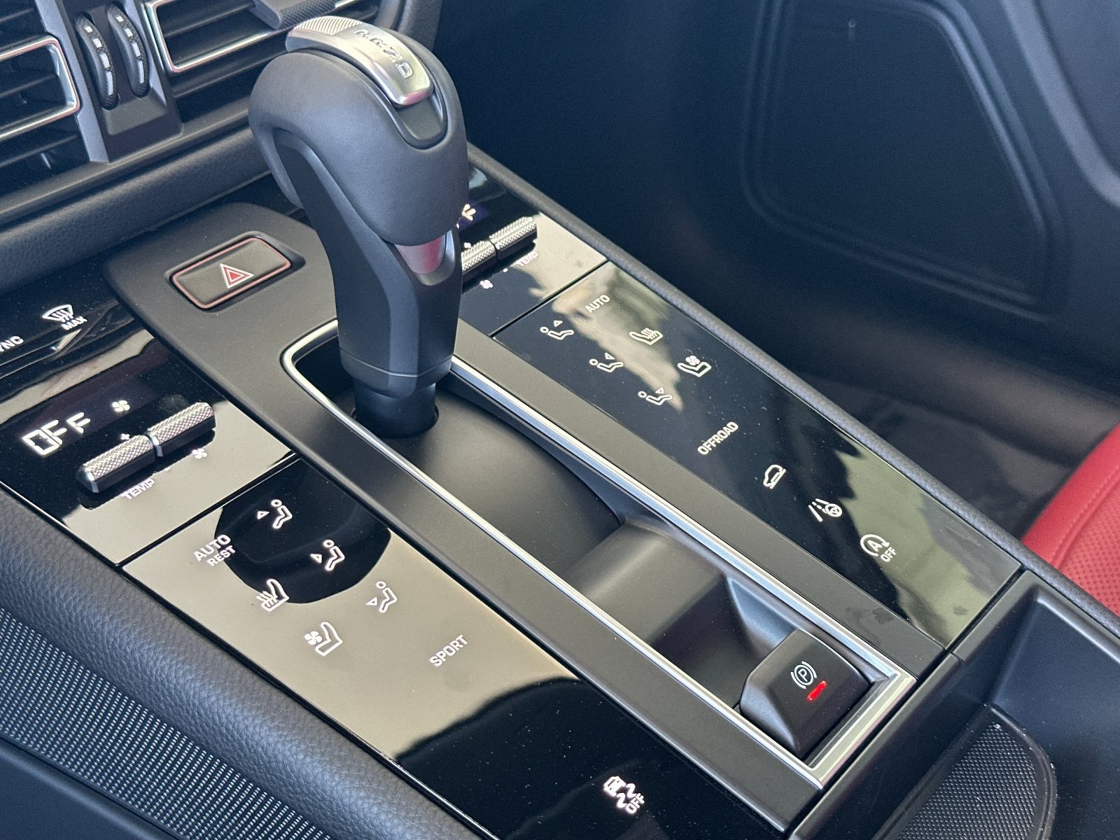 New 2026 Porsche Macan AWD/4WD image 22