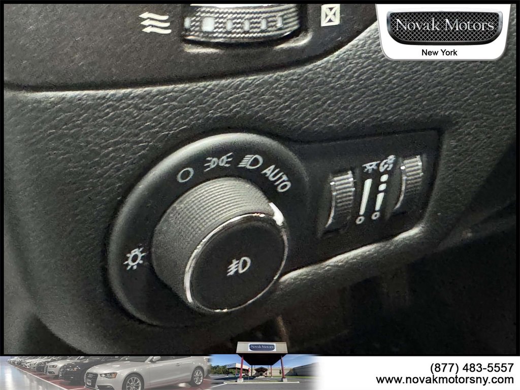 Used 2022 Jeep Cherokee Trailhawk image 15