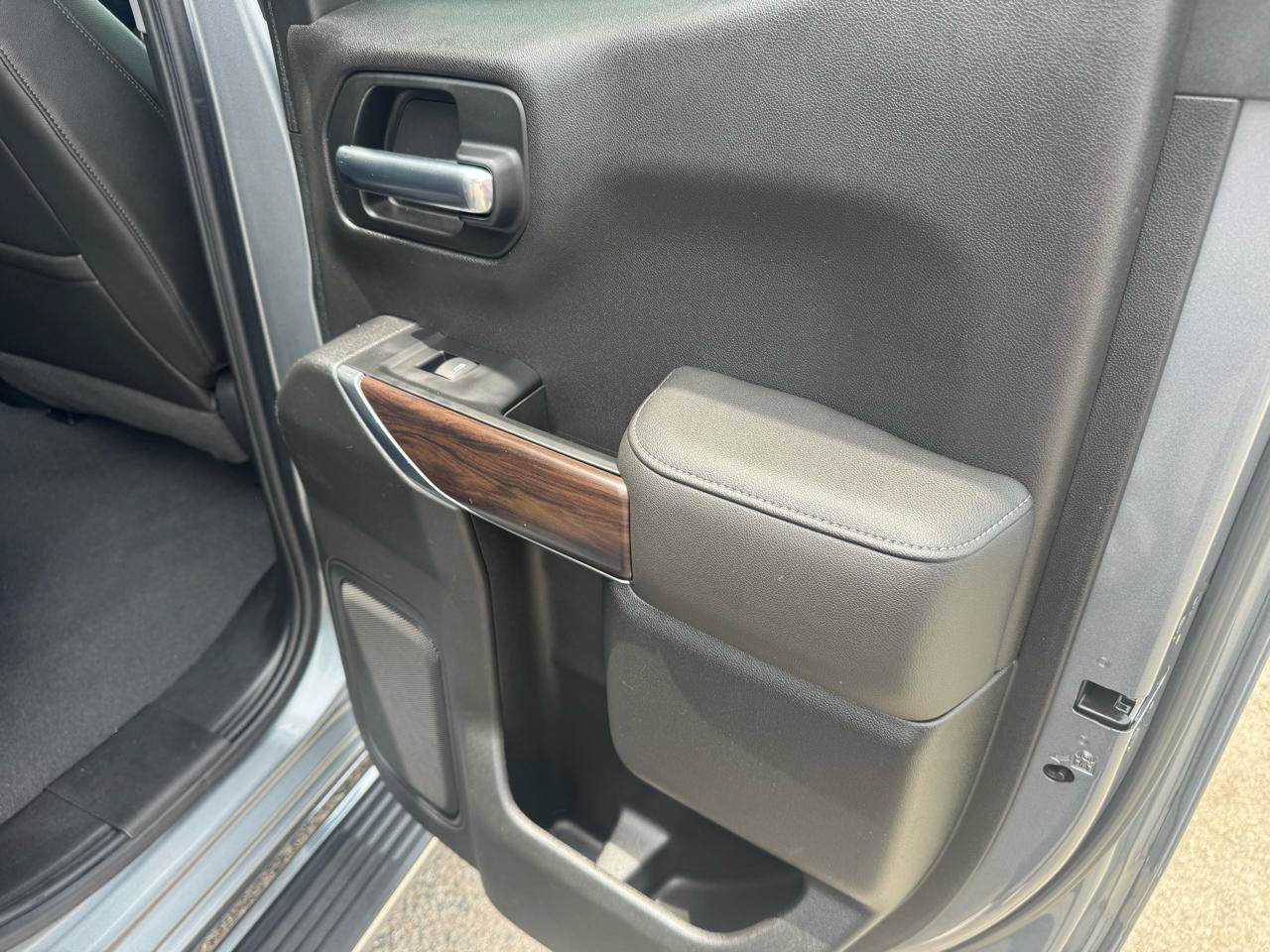 Used 2019 GMC Sierra 1500 SLT w/ SLT Premium Package AWD/4WD image 31