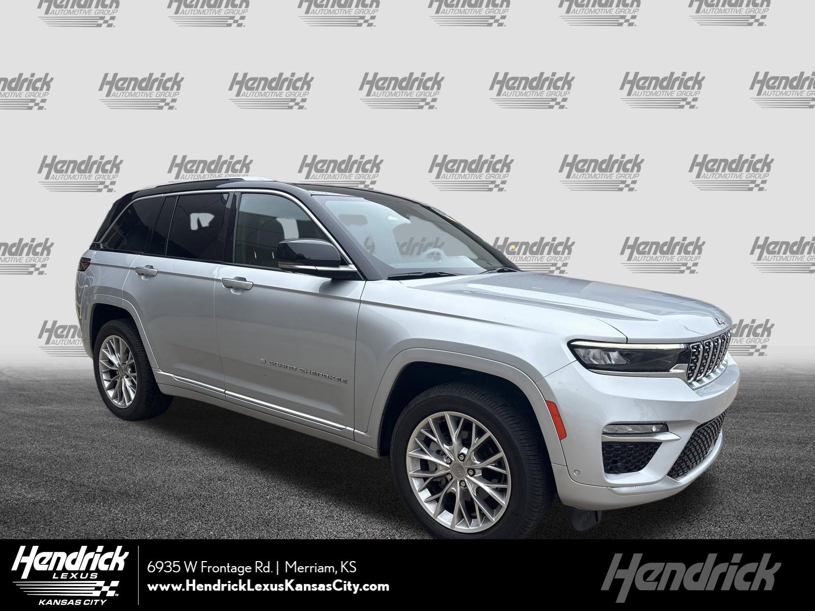 Used 2022 Jeep Grand Cherokee Summit w/ Adv Protech Group IV AWD/4WD image 1