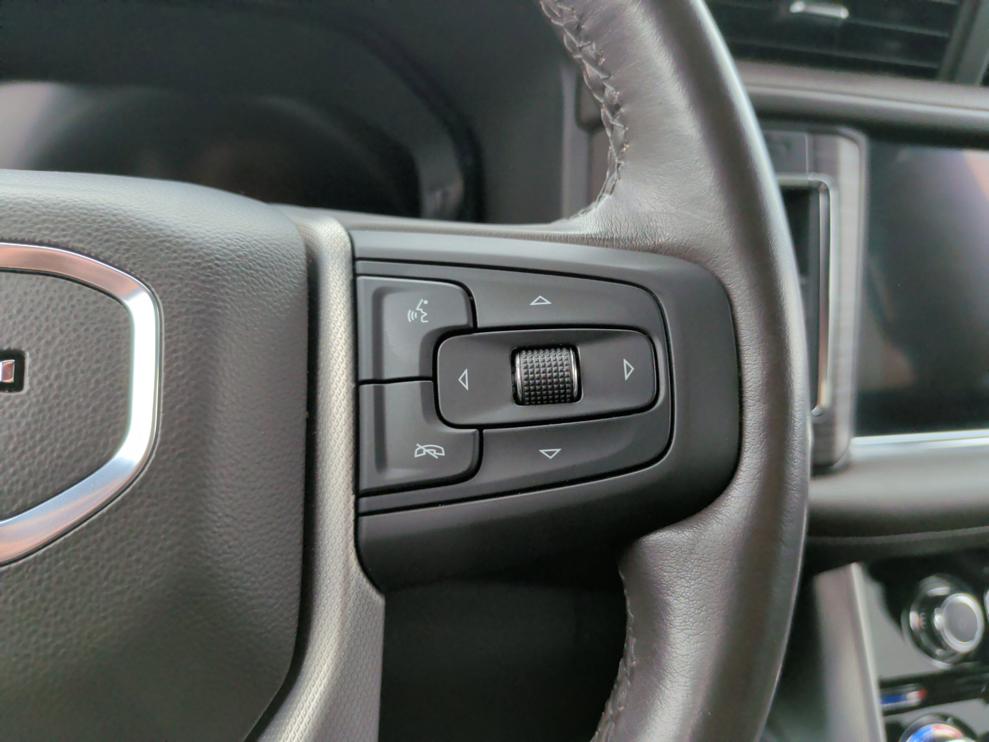 Used 2023 GMC Yukon Denali w/ Advanced Technology Package image 23