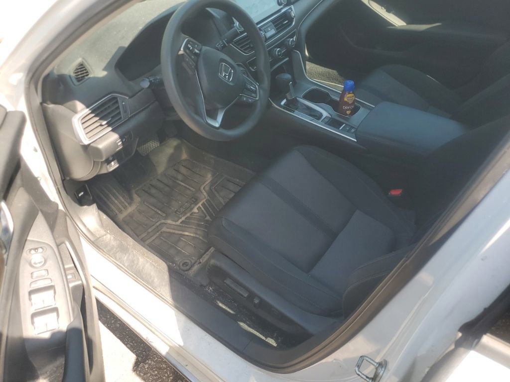 Used 2018 Honda Accord EX image 9