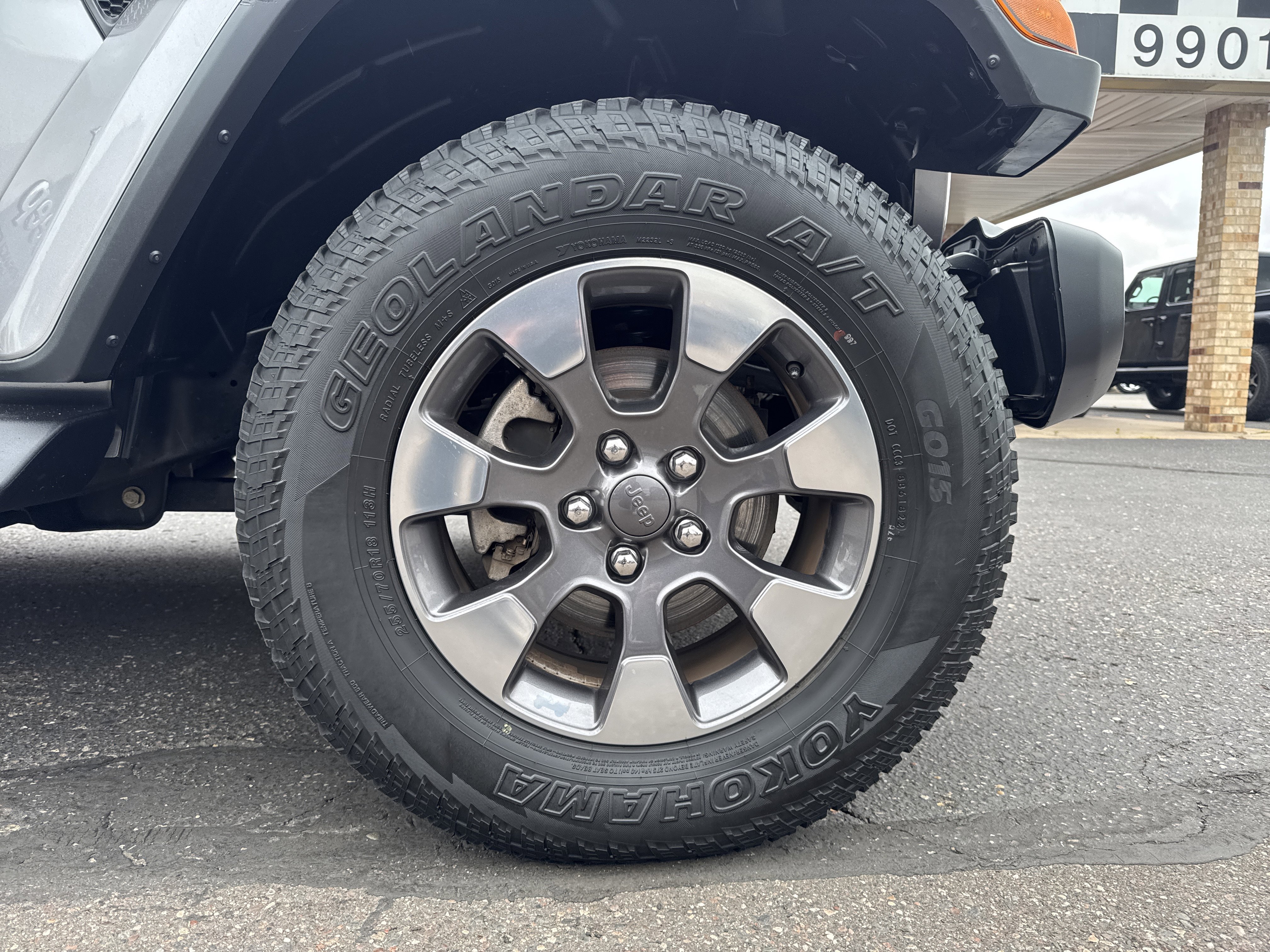 Used 2018 Jeep Wrangler Unlimited Sahara image 9