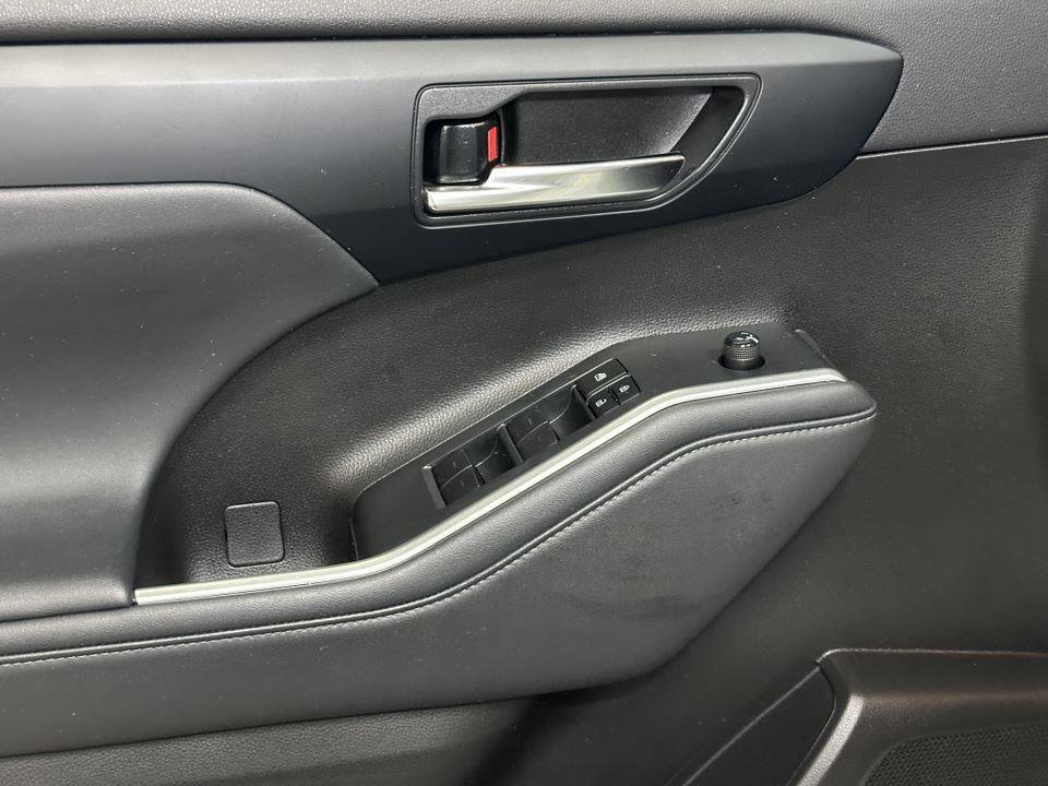 Certified 2022 Toyota Highlander XLE image 21