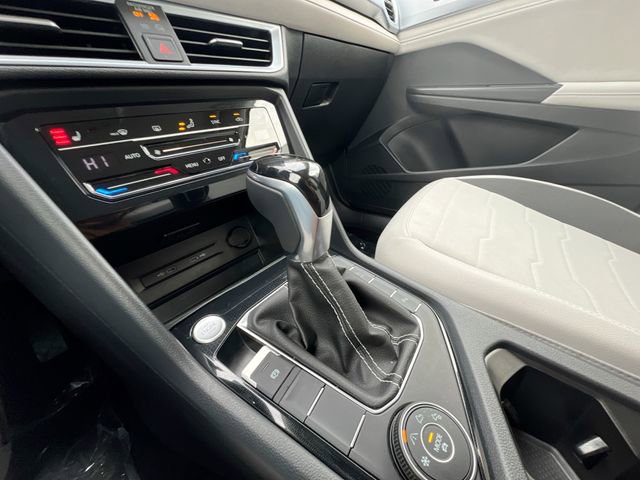 Used 2025 Volkswagen Taos SE image 19