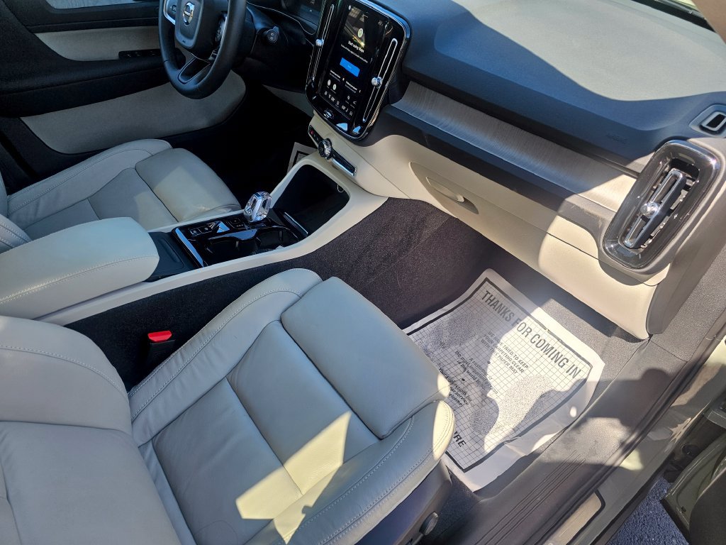 Certified 2024 Volvo XC40 B5 Plus w/ Protection Package Premier AWD/4WD image 10