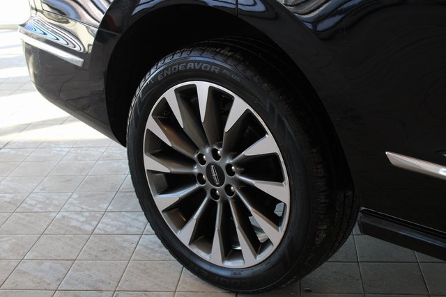 Used 2019 Lincoln Navigator Select image 28