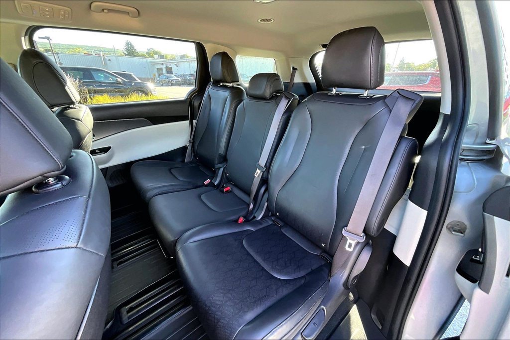 Used 2022 Kia Carnival LX FWD image 24