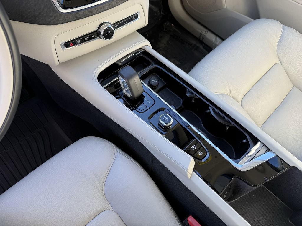 Certified 2024 Volvo XC90 B5 Core w/ Protection Package Premier image 29
