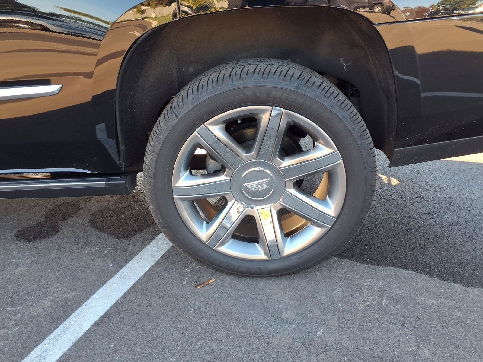 Used 2019 Cadillac Escalade Premium Luxury AWD/4WD image 20