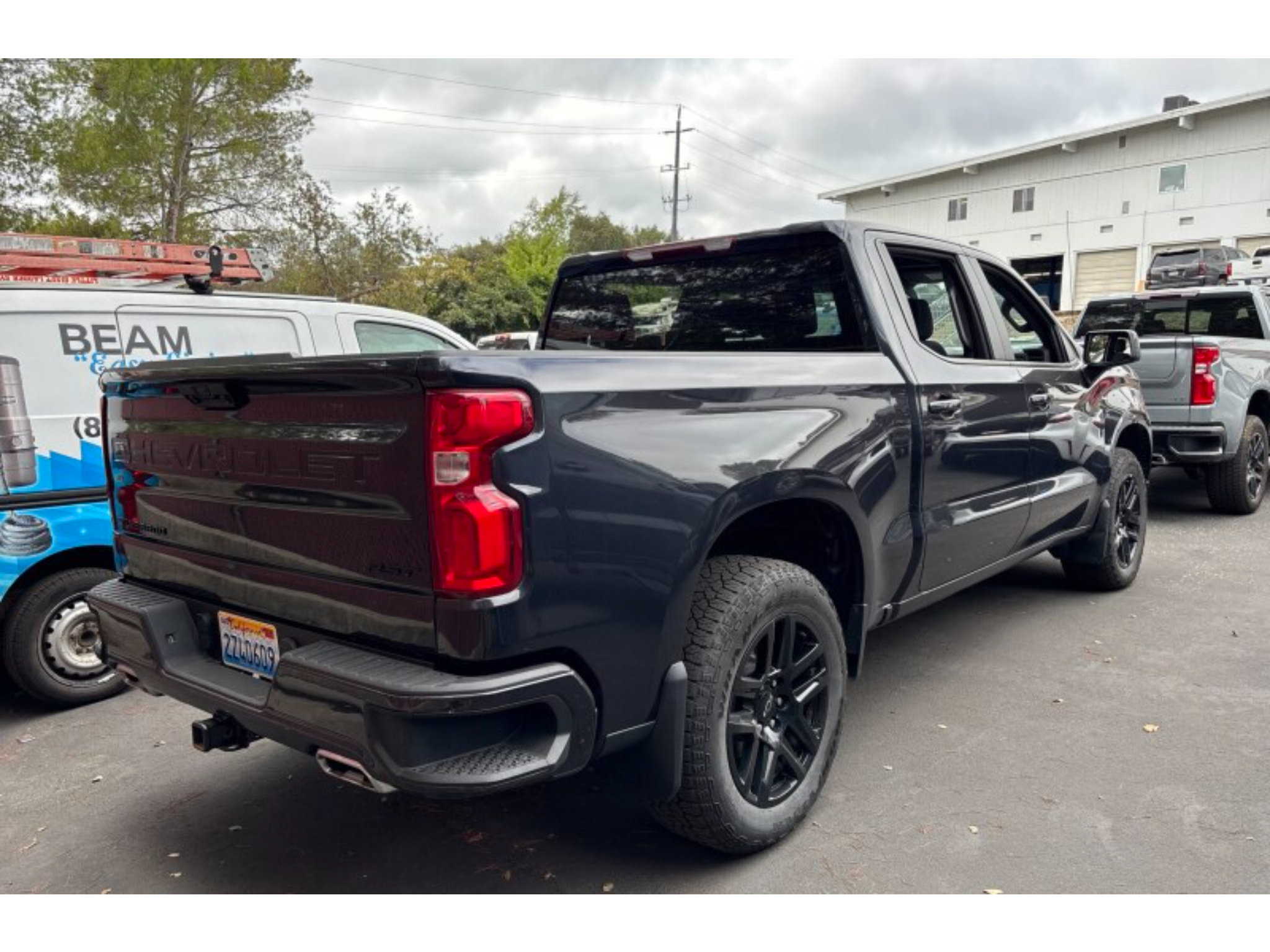 Used 2023 Chevrolet Silverado 1500 RST w/ Z71 Off-Road Package AWD/4WD image 2