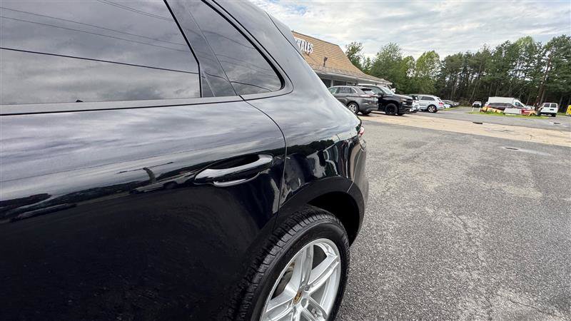 Used 2020 Porsche Macan w/ Premium Package Plus AWD/4WD image 17