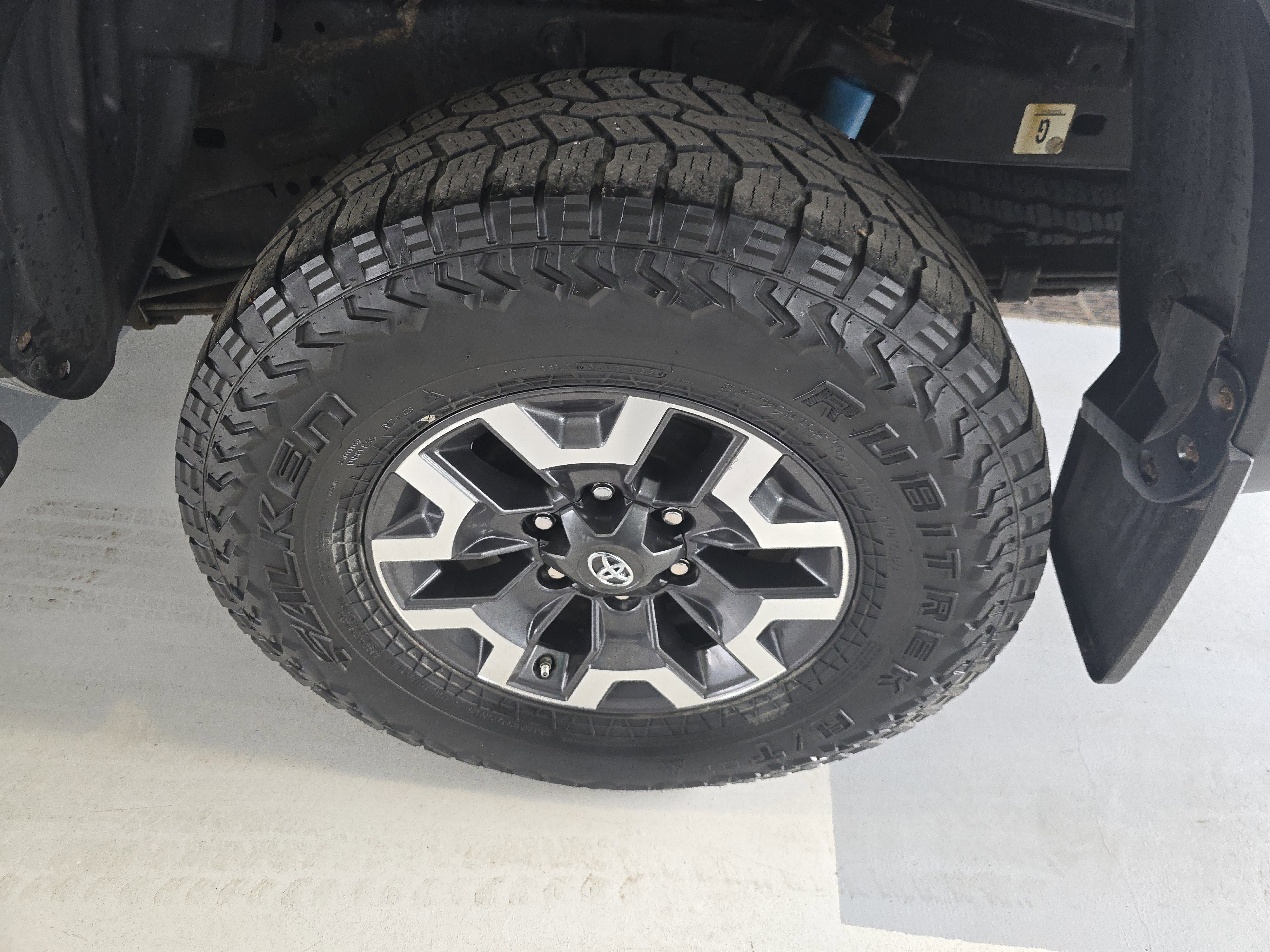 Used 2019 Toyota Tacoma TRD Off-Road image 8