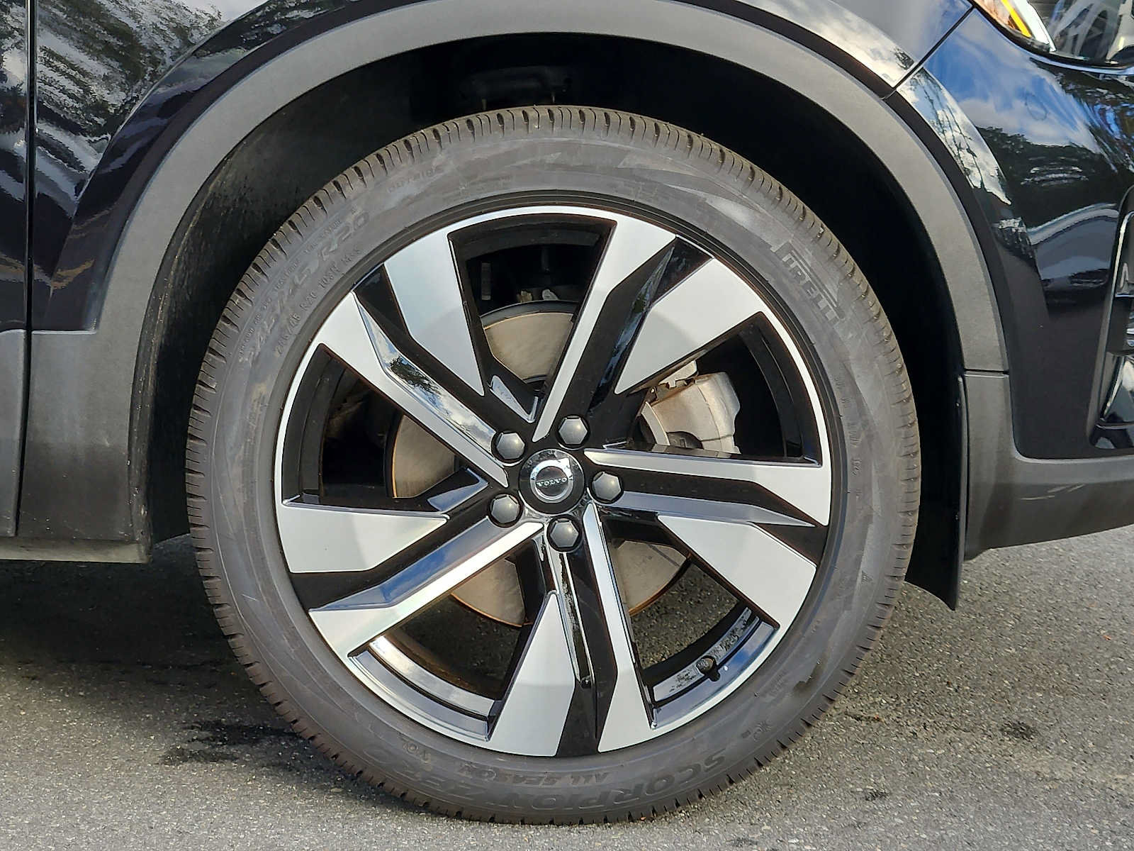 Certified 2023 Volvo XC40 B5 Plus w/ Climate Package AWD/4WD image 8