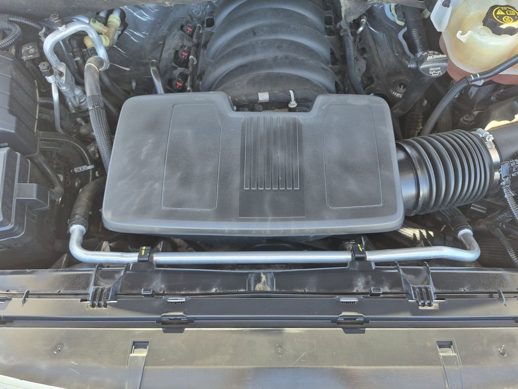 Used 2022 Chevrolet Suburban RST w/ Sport Performance Package image 18