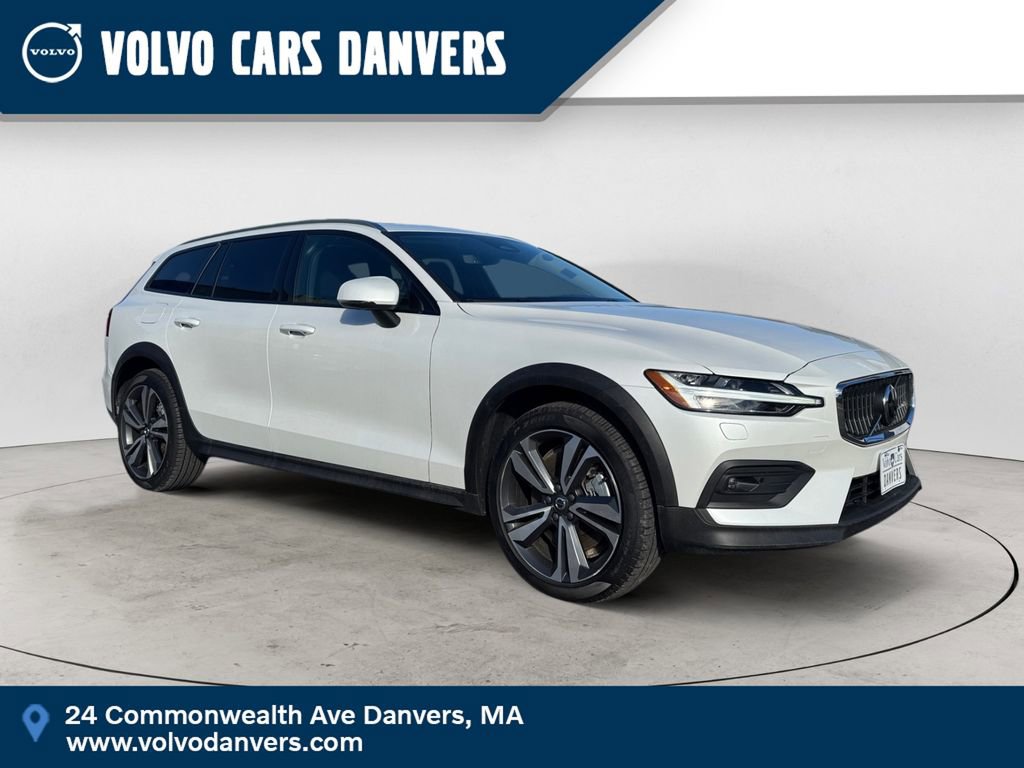 Certified 2025 Volvo V60 B5 Cross Country Plus image 1