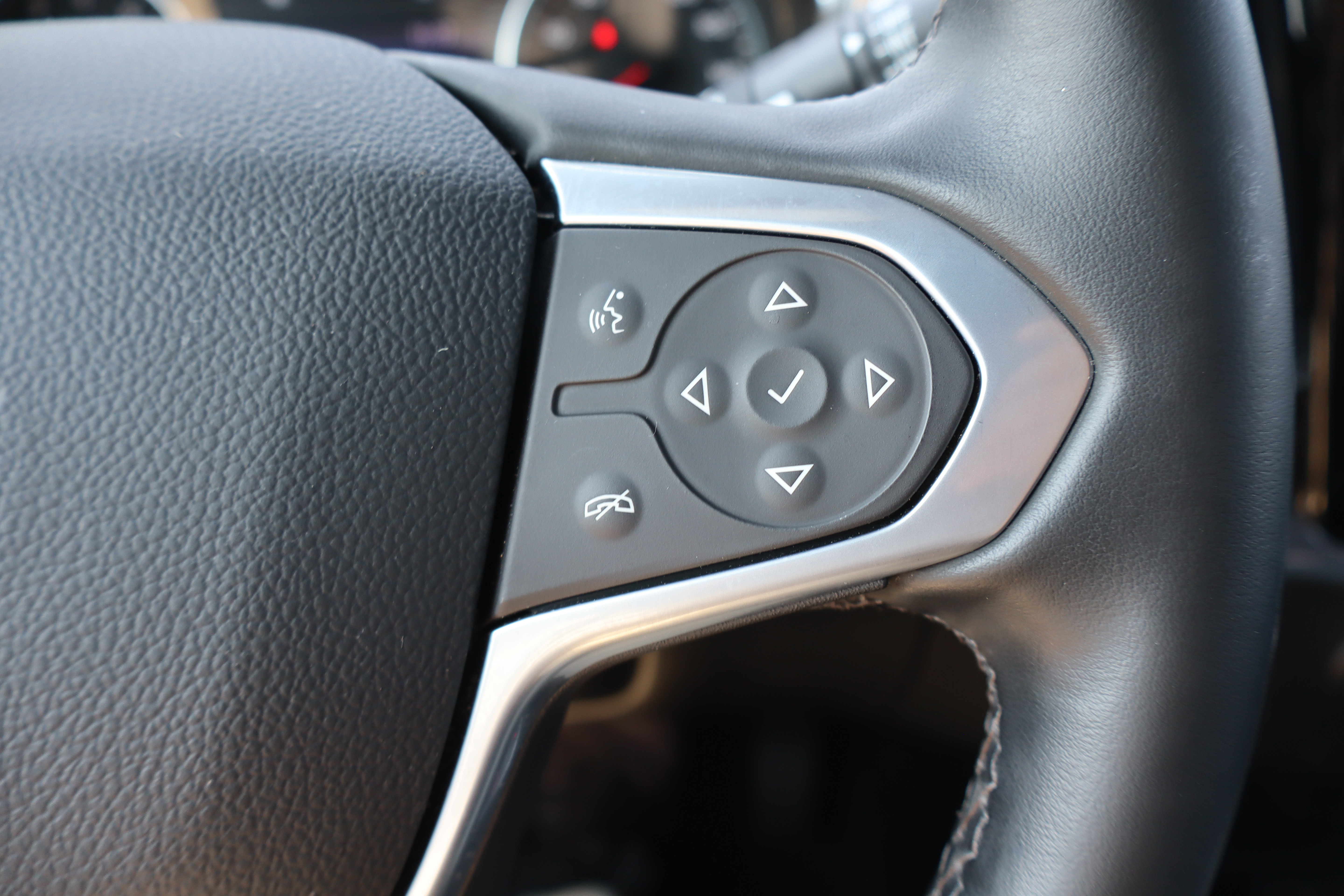 Used 2023 Chevrolet Traverse LT w/ LPO, Floor Liner Package AWD/4WD image 19