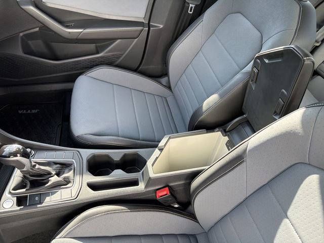 Used 2025 Volkswagen Jetta SE FWD image 22