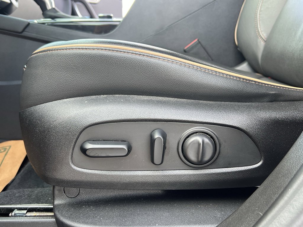 Used 2020 Chevrolet Blazer Premier w/ Driver Confidence II Package image 16