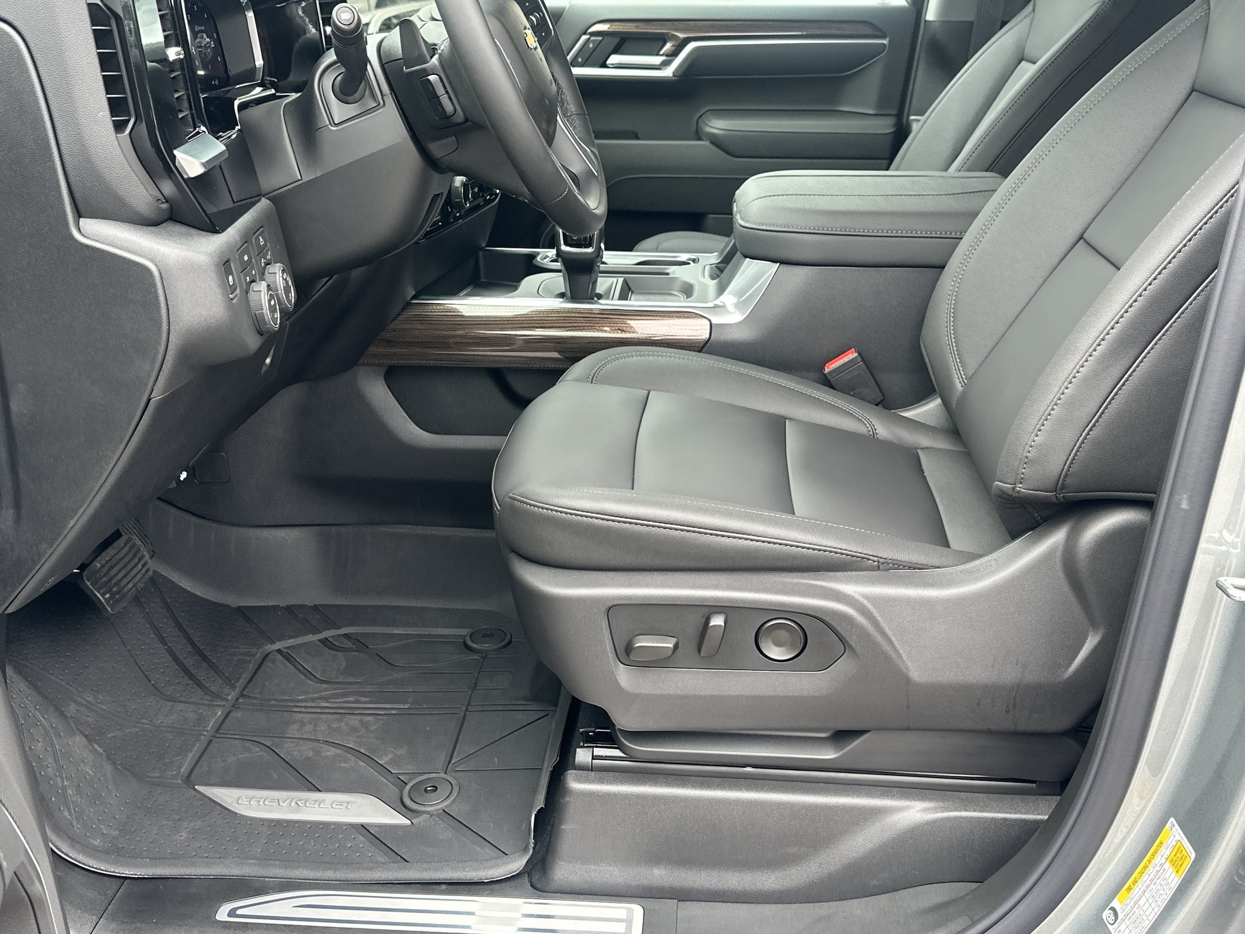 New 2026 Chevrolet Silverado 1500 LT w/ Leather Package AWD/4WD image 9