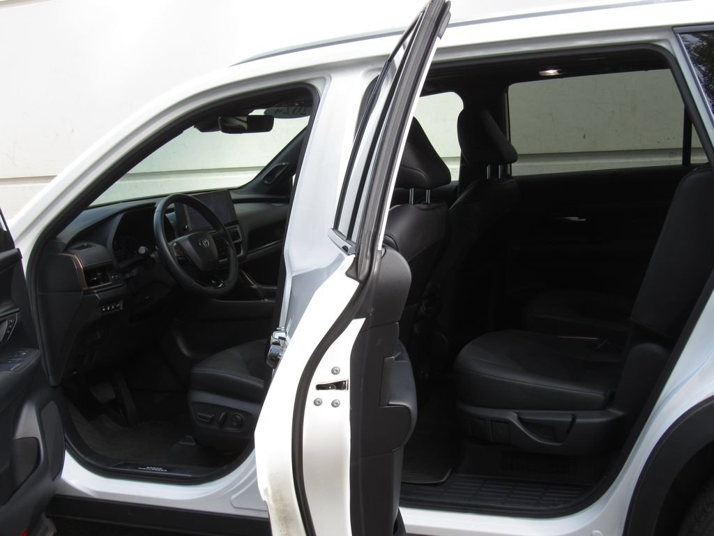 Certified 2024 Toyota Grand Highlander AWD Hybrid image 14