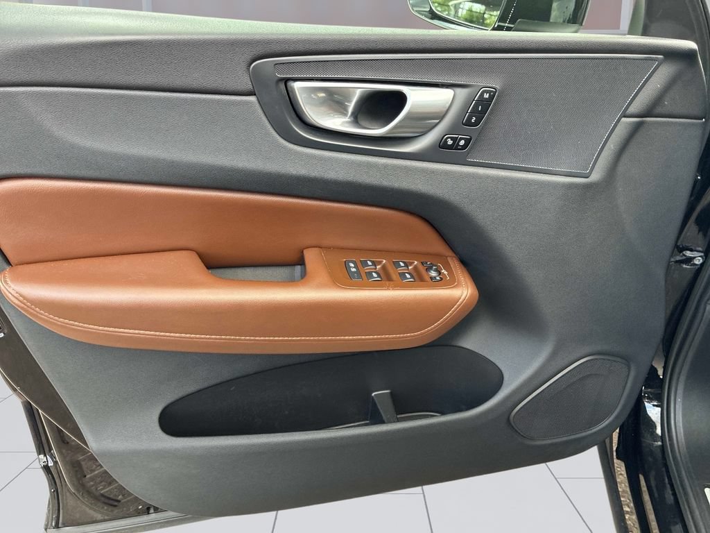 Used 2023 Volvo XC60 B5 Plus FWD image 29