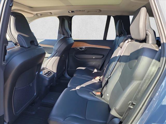 Used 2022 Volvo XC90 T5 Momentum FWD image 11