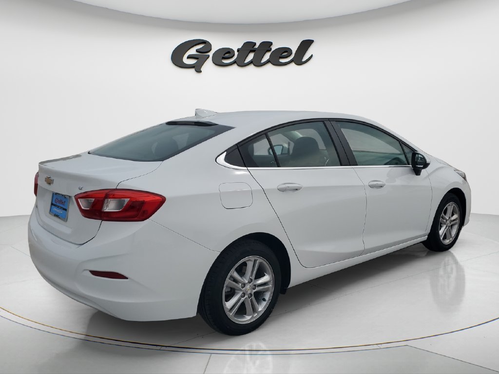 Used 2017 Chevrolet Cruze LT w/ Convenience Package FWD image 5