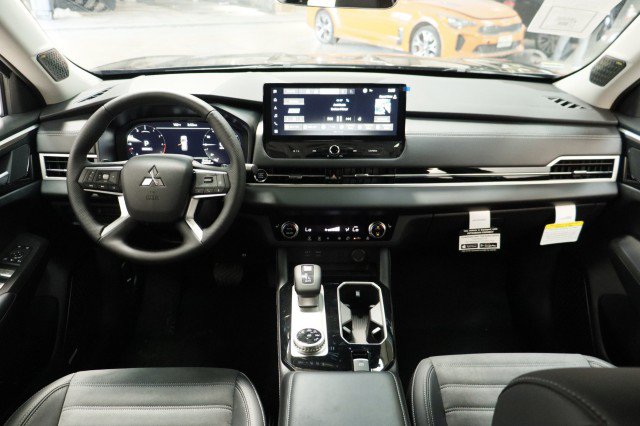 New 2026 Mitsubishi Outlander SE FWD image 19