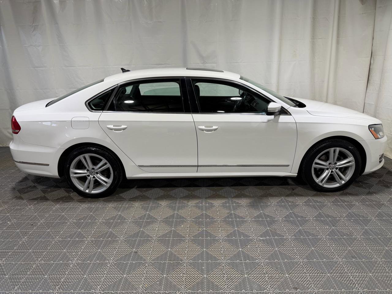 Used 2013 Volkswagen Passat TDI SEL Premium image 9