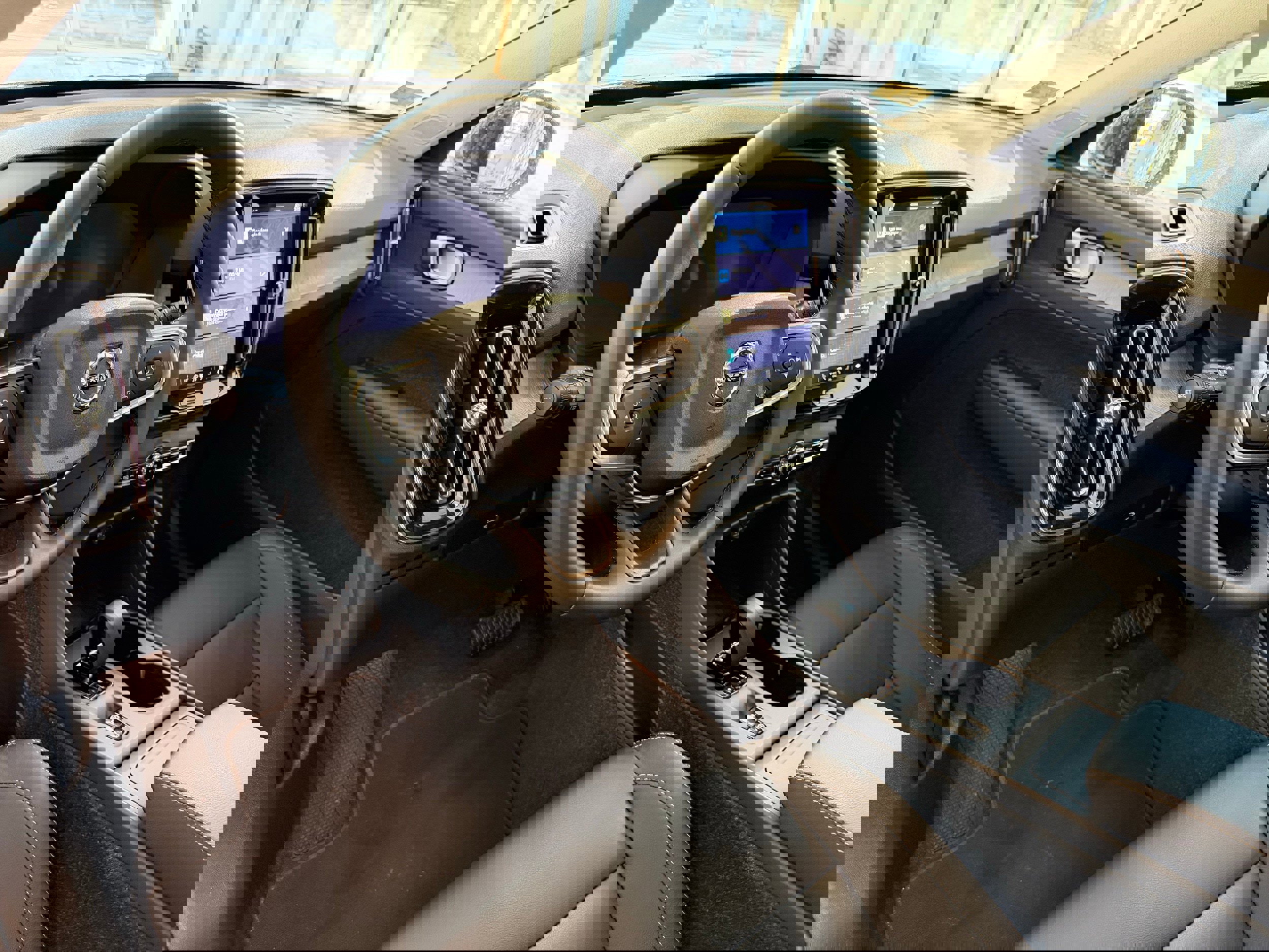 Certified 2025 Volvo XC40 B5 Core w/ Protection Package Premier image 16