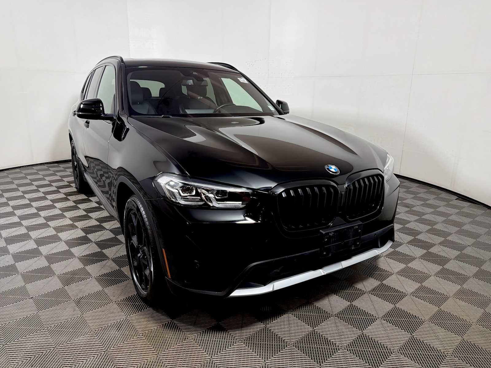 Used 2023 BMW X3 xDrive30i w/ Convenience Package AWD/4WD image 2