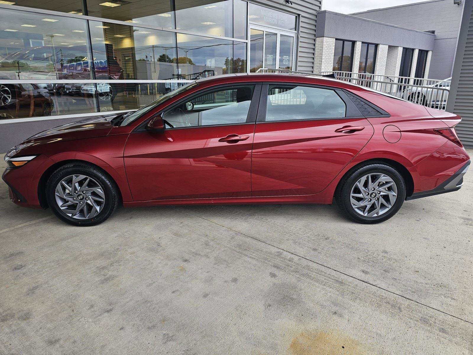 Used 2024 Hyundai Elantra SEL image 2