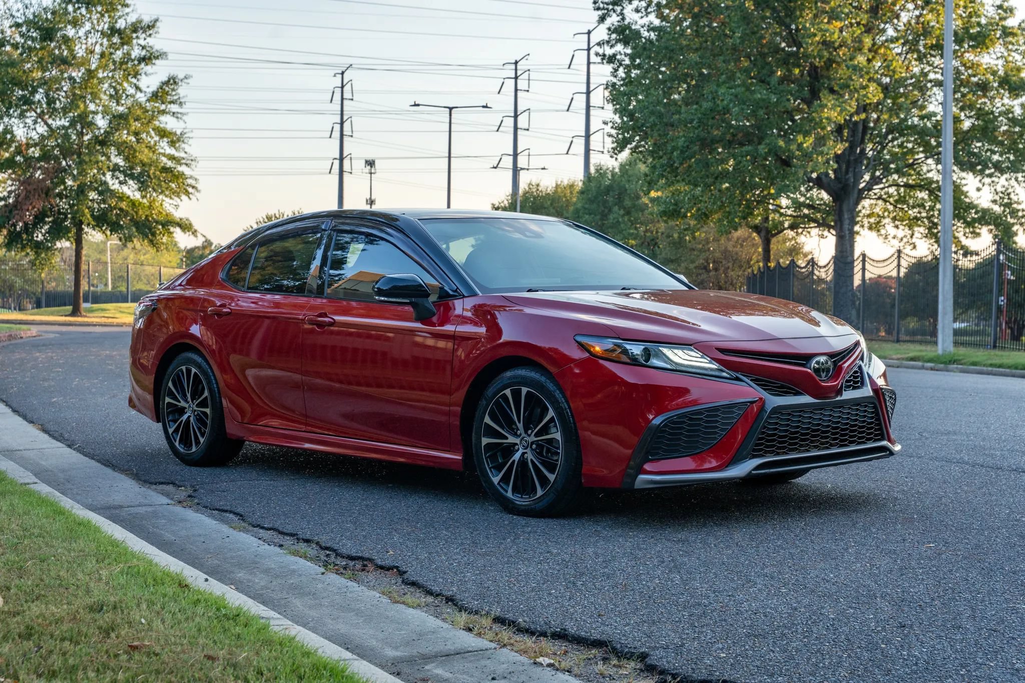 Used 2022 Toyota Camry XSE FWD image 4